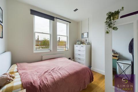 1 bedroom apartment to rent, Hartham Road, Islington, N7