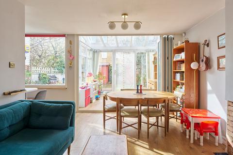 undefined, Queensbridge Road, London E8