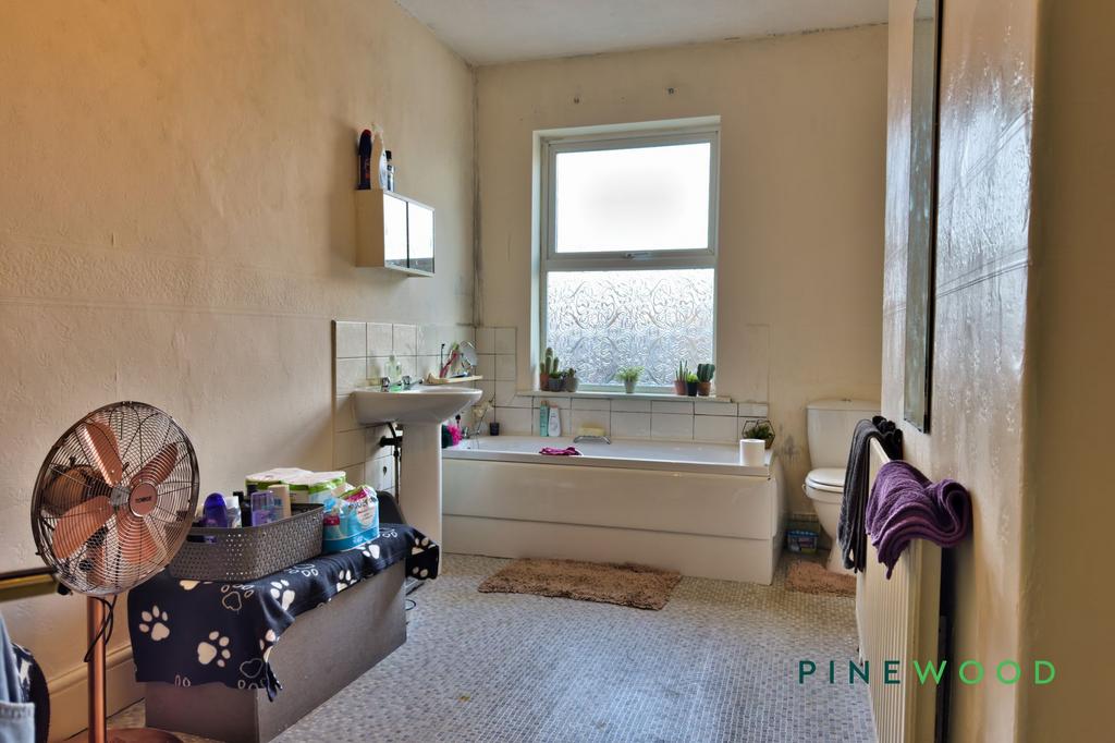 27 Rectory Road Bathroom