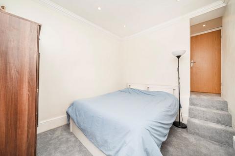 2 bedroom flat to rent, Chiswick High Road, London W4