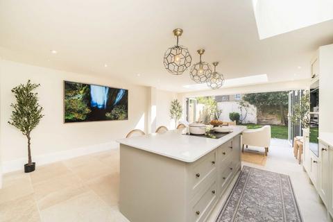 4 bedroom semi-detached house for sale, Sarsfeld Road, London SW12