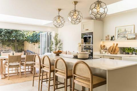 4 bedroom semi-detached house for sale, Sarsfeld Road, London SW12