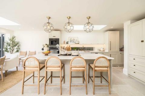 4 bedroom semi-detached house for sale, Sarsfeld Road, London SW12