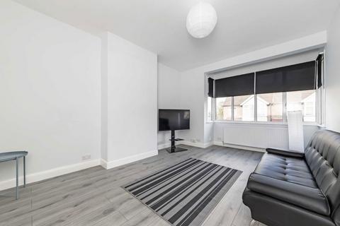 4 bedroom flat to rent, Langdale Avenue, Mitcham CR4
