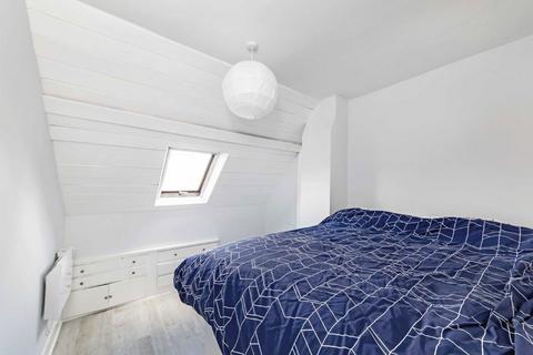 4 bedroom flat to rent, Langdale Avenue, Mitcham CR4