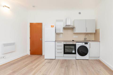 1 bedroom flat to rent, High Road, London NW10