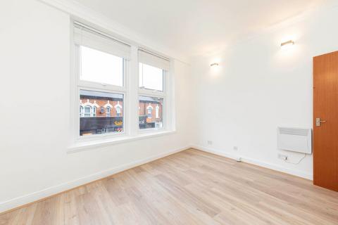 1 bedroom flat to rent, High Road, London NW10
