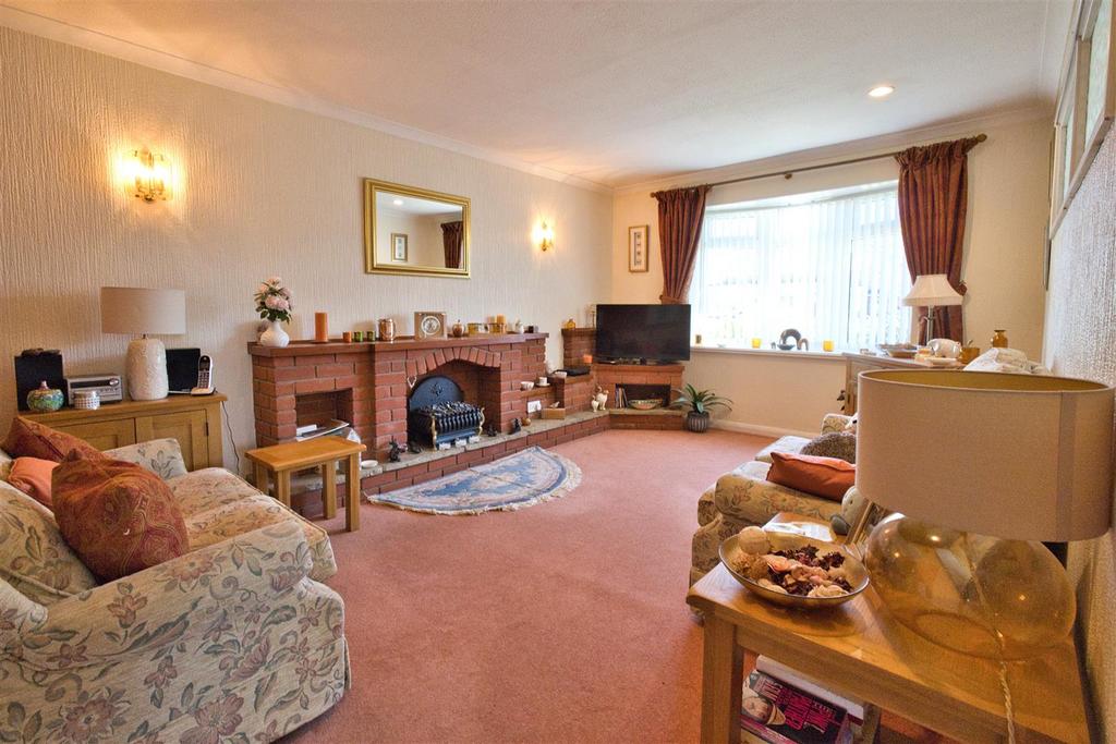 Lounge to Front