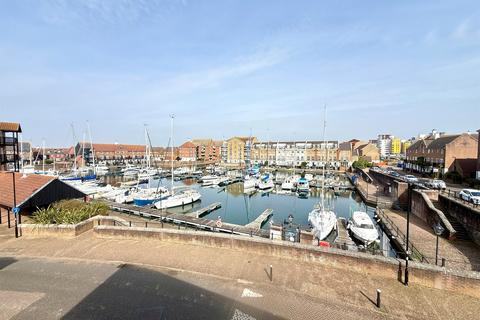 3 bedroom townhouse for sale, Santa Cruz Drive, Eastbourne