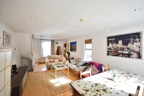 undefined, New Road, Brentford
