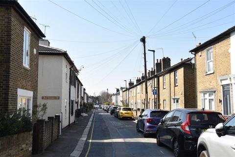 New Road, Brentford