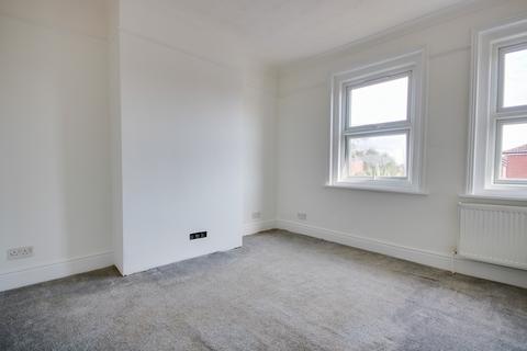 3 bedroom semi-detached house for sale, SHOLING! NO CHAIN! WOW FACTOR REAR GARDEN!