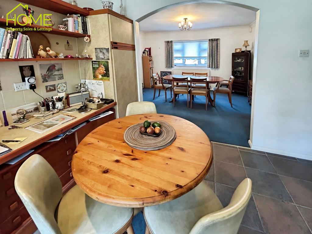 Kitchen & Dining
