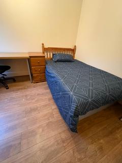 1 bedroom in a house share to rent, Raddlebarn Road, Birmingham B29