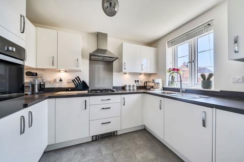 3 bedroom semi-detached house for sale, Hasker Road Basingstoke RG24 9NF