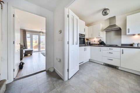 3 bedroom semi-detached house for sale, Hasker Road Basingstoke RG24 9NF