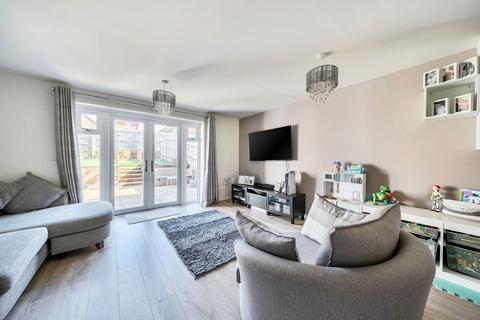 3 bedroom semi-detached house for sale, Hasker Road Basingstoke RG24 9NF