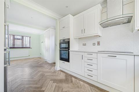4 bedroom detached house for sale, The Ferns, Platt