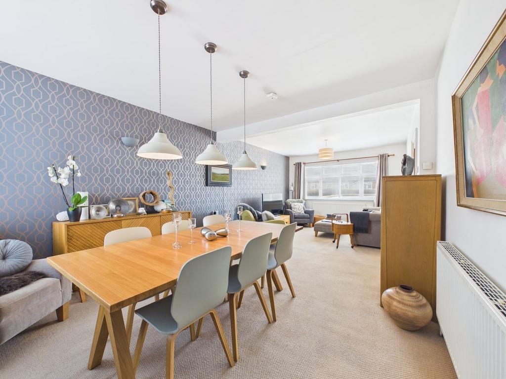 Open plan lounge &amp; dining room