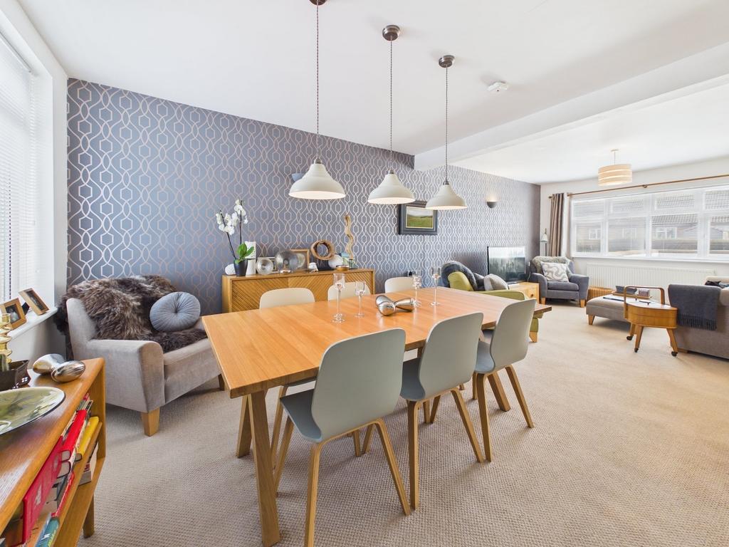 Open plan lounge &amp; dining room