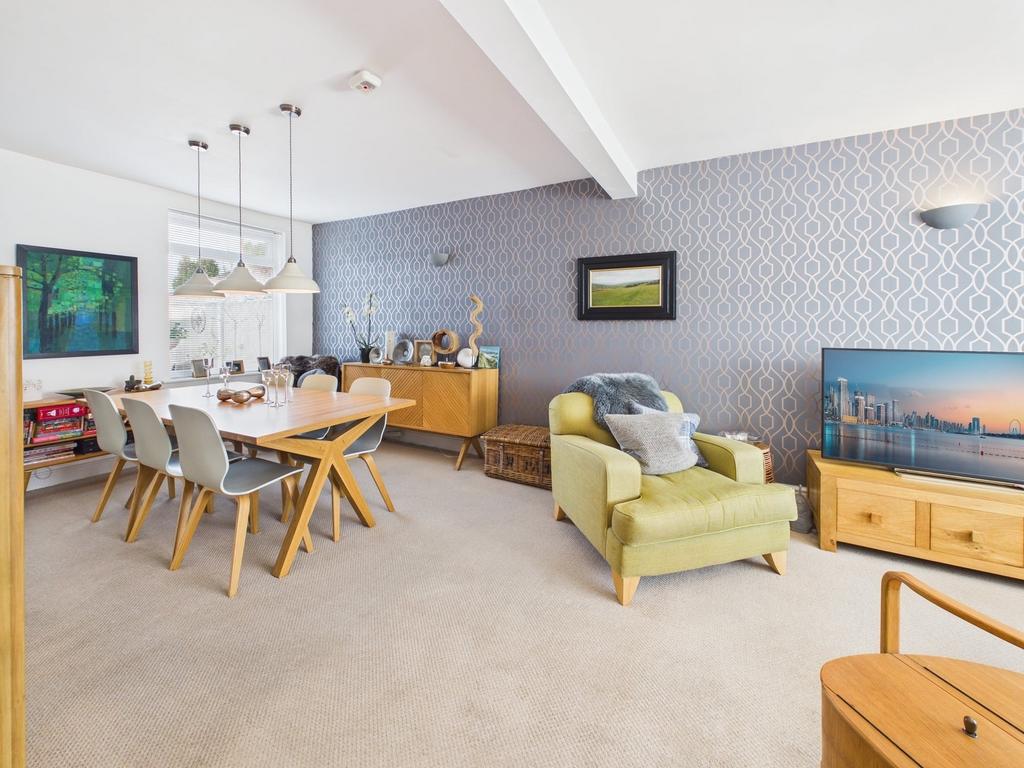 Open plan lounge &amp; dining room
