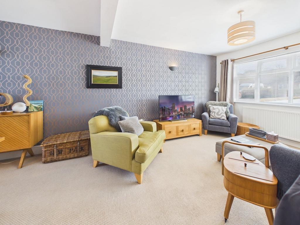 Open plan lounge &amp; dining room