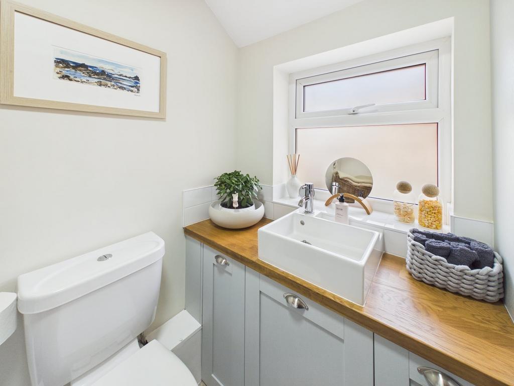 Laundry/cloakroom