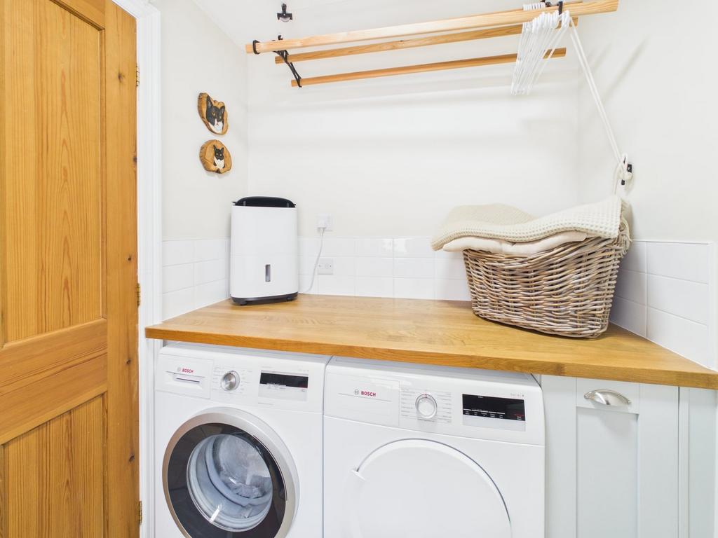 Laundry/cloakroom