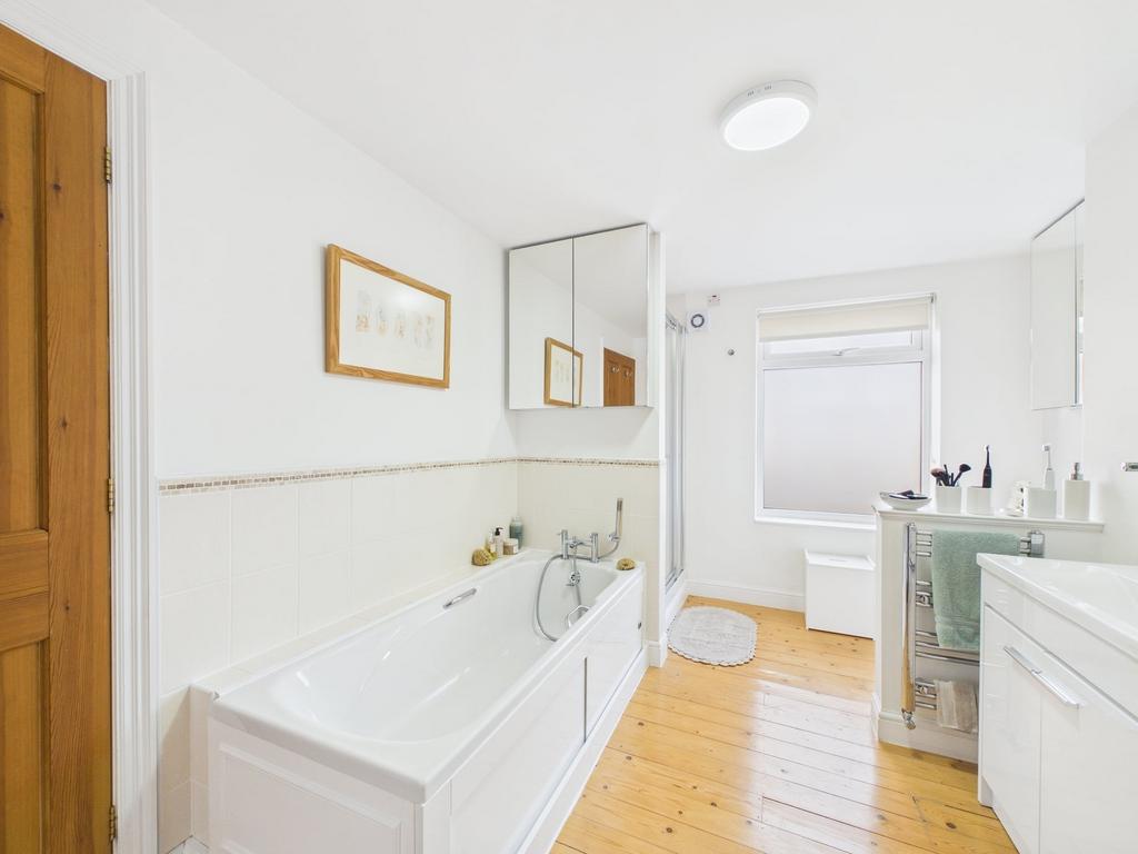Bath &amp; shower room