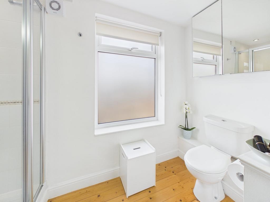Bath &amp; shower room