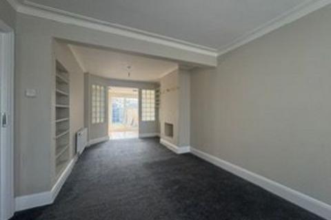 3 bedroom semi-detached house to rent, Balmoral Drive, Hayes