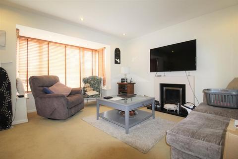 3 bedroom detached house to rent, Malmes Croft, Hemel Hempstead HP3
