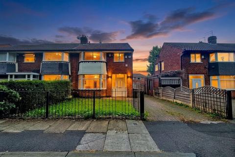 Balmoral Avenue, Whitefield, M45