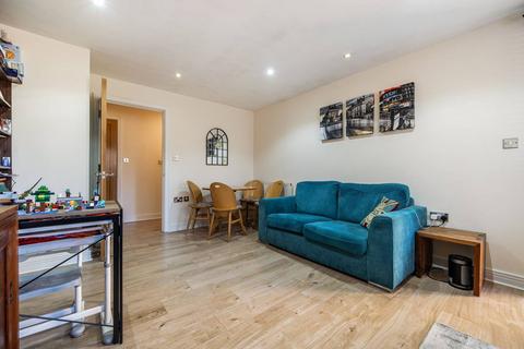 1 bedroom flat for sale, Sail Court, Tower Hamlets, London, E14
