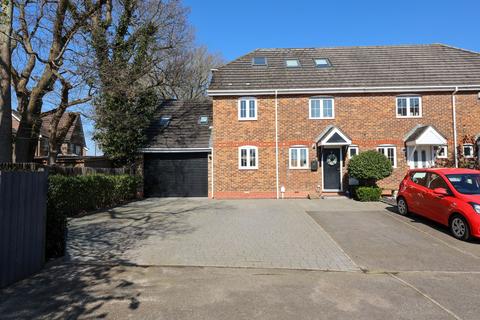 Bluebell Way, Burgess Hill, RH15