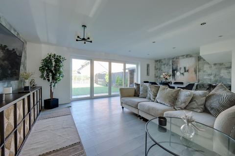 4 bedroom semi-detached house for sale, Bluebell Way, Burgess Hill, RH15