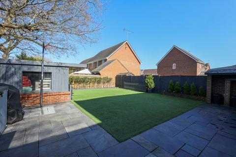 4 bedroom semi-detached house for sale, Bluebell Way, Burgess Hill, RH15
