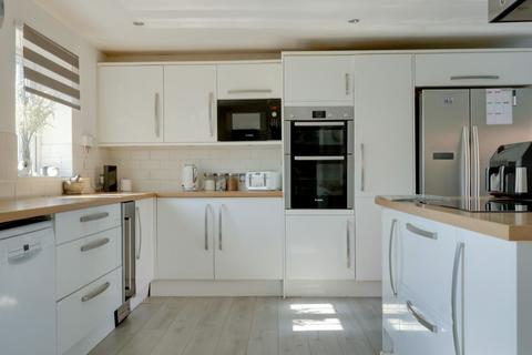 4 bedroom semi-detached house for sale, Bluebell Way, Burgess Hill, RH15