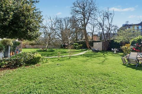 2 bedroom flat for sale, Greville Road, London, NW6