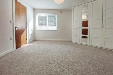 2 bedroom flat to rent, Bells Hill, Elysium Court, EN5