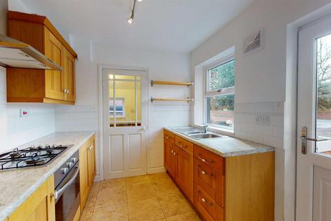 3 bedroom end of terrace house to rent, Alma Street, Mountfields, Shrewsbury