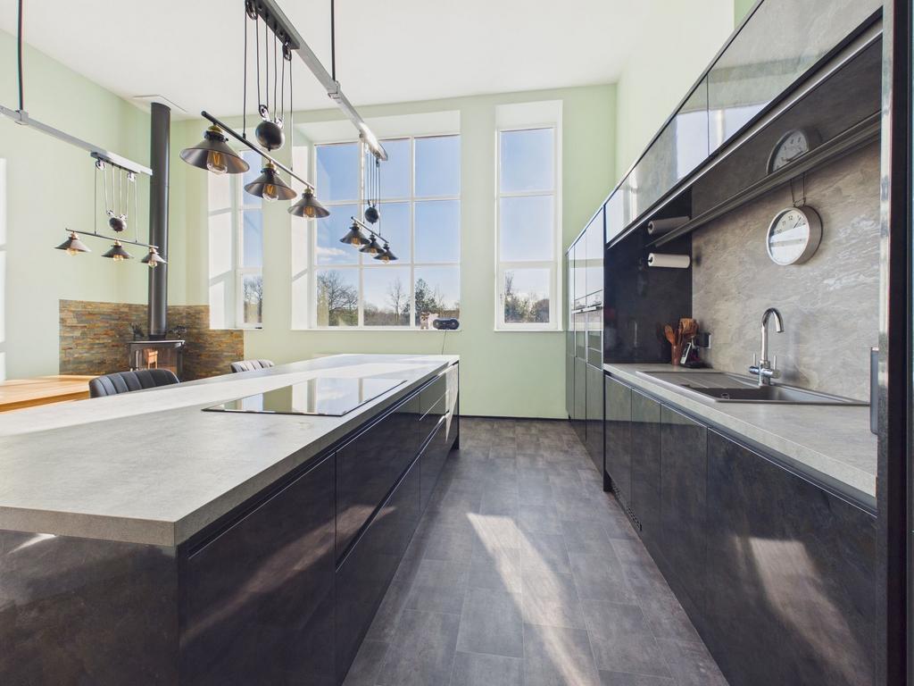 Kitchen/Living Area