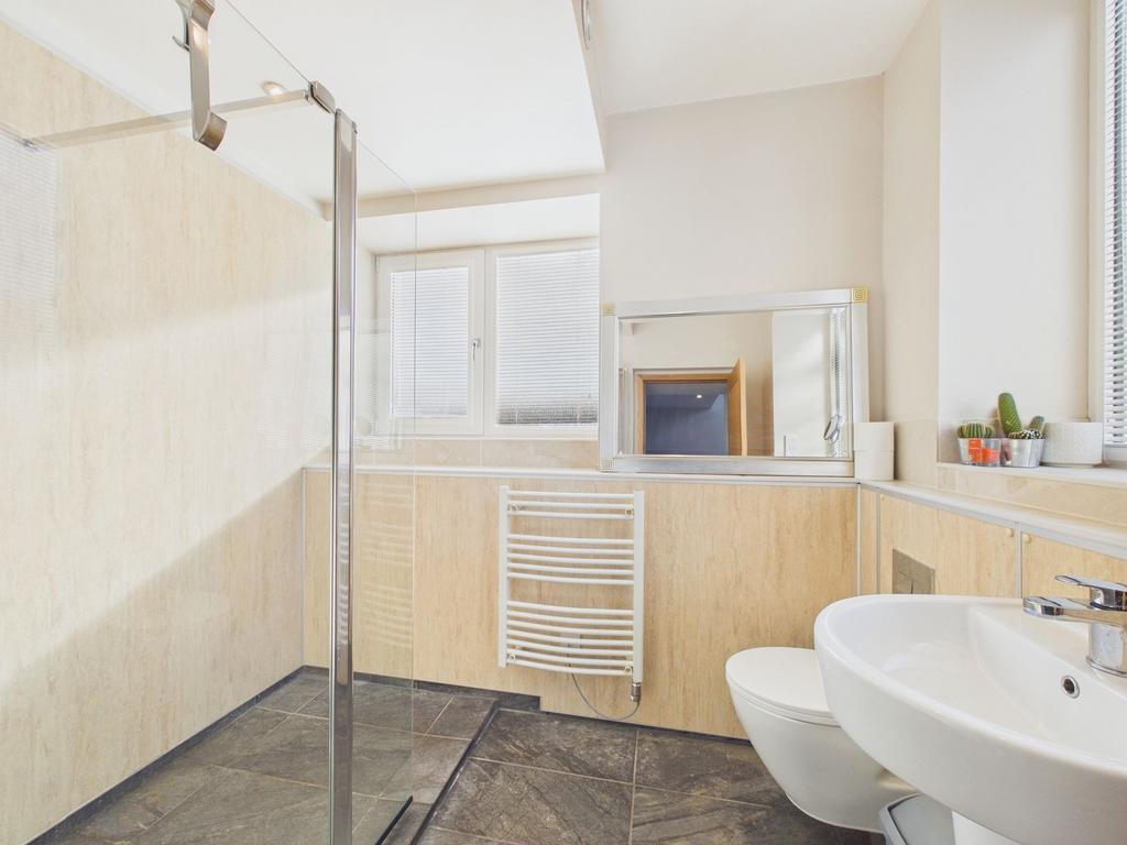 En-suite 1