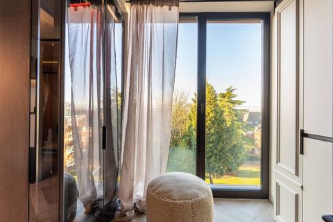 Studio to rent, Queens Park, Brondesbury, London, NW2