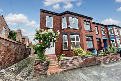 3 bedroom terraced house to rent, Beresford Road, Manchester, M13