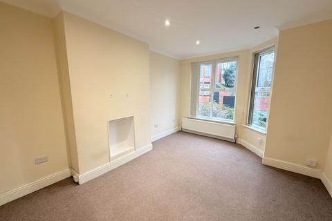 3 bedroom terraced house to rent, Beresford Road, Manchester, M13