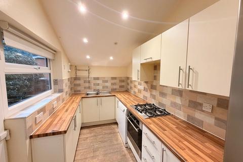 3 bedroom terraced house to rent, Beresford Road, Manchester, M13