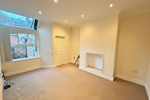 3 bedroom terraced house to rent, Beresford Road, Manchester, M13