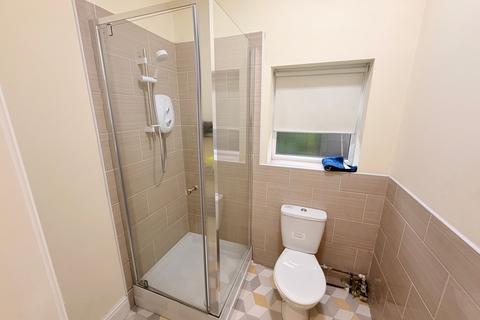 3 bedroom terraced house to rent, Beresford Road, Manchester, M13