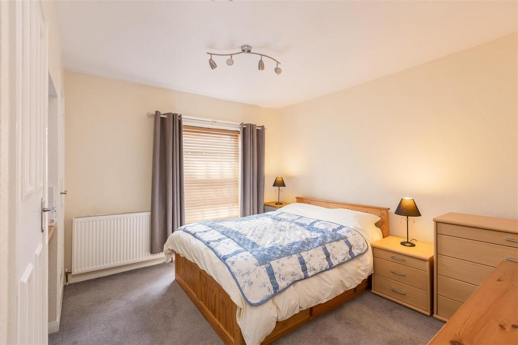 Piercy End 21 Bedroom 1-1.jpg